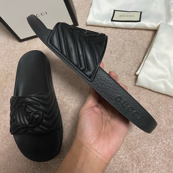 (SOLD) ❤️ Women's matelassé rubber slide - size 7 - Picture 7 of 10